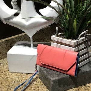 BNWOT LODIS WRIST WALLET OR PHONE CASE.